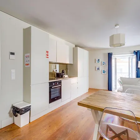 Akicity Cais Sodre Wish 리스본