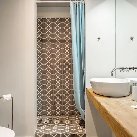 Akicity Cais Sodre Wish * Lisboa