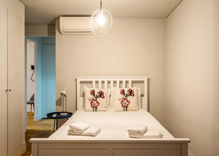 Akicity Cais Sodre Wish * Lisbon