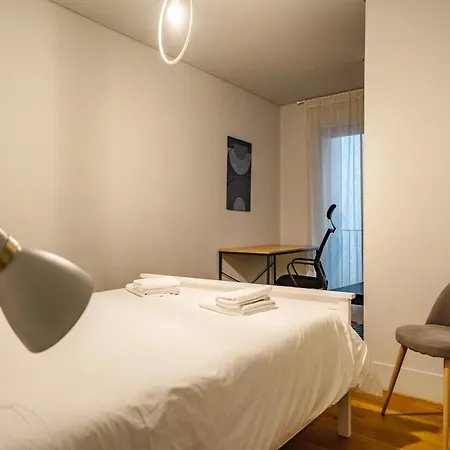 Akicity Cais Sodre Wish * Lisboa